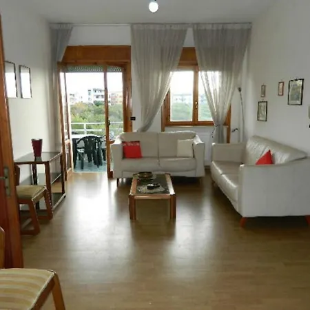 Lungomare 9 Posti Holiday home *